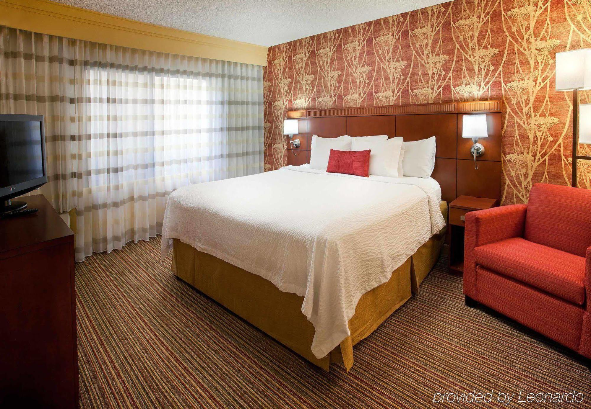 Courtyard Sacramento Airport Natomas Otel Oda fotoğraf