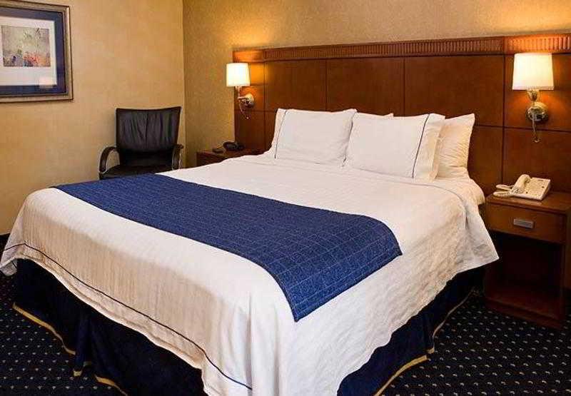 Courtyard Sacramento Airport Natomas Otel Oda fotoğraf